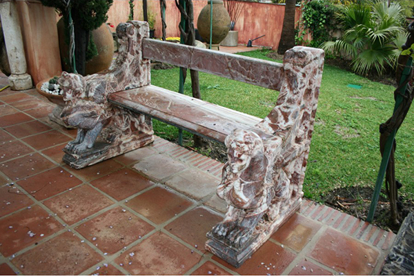 banco marmol rojizo decoracion jardines