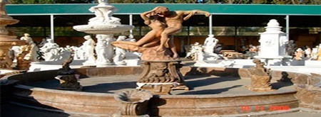 Esculturas de desnudos y siluetas de mujer tumbada