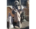 Escultura de hombre de mármol