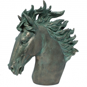 Escultura de cabeza de caballo galopando realizada en bronce