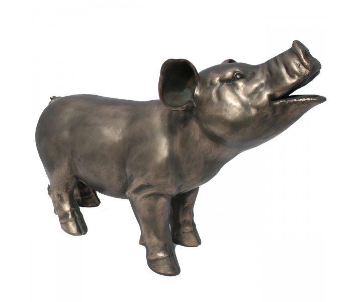Escultura de cerdito en pie realizado en bronce