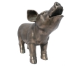 Escultura de cerdito en pie realizado en bronce