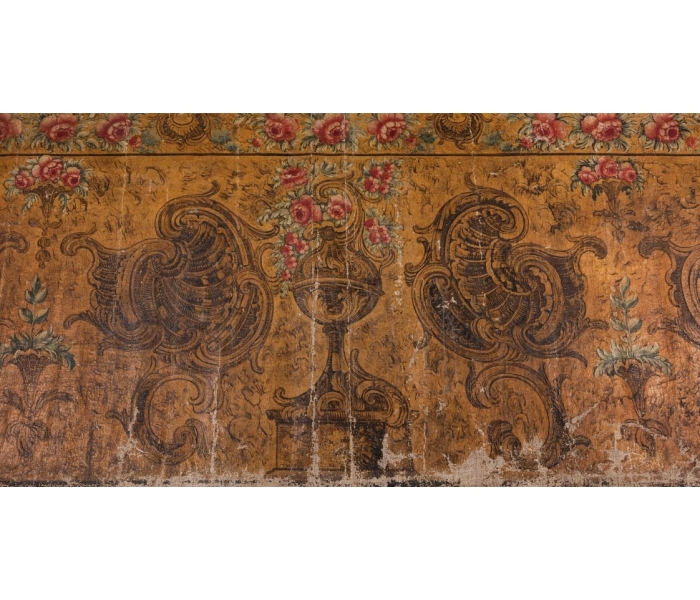 Tres paneles decorativos con decoración de rosas y rocallas, óleos sobre lienzo, S.XVIII.