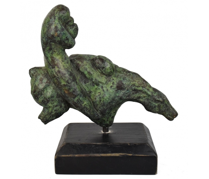 Figura de bronce modernista