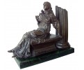 Escultura de mujer sentada de bronce con peana de mármol