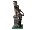 Mujer clásica de bronce con peana de mármol
