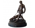 Hombre cazador con perro de bronce con peana de mármol