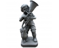 Niño musico tocando la trompeta realizado en hierro