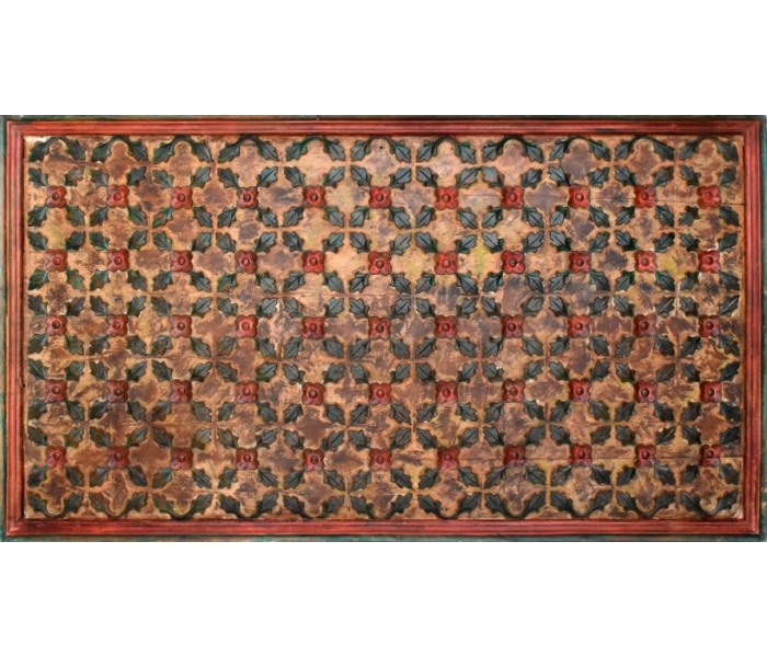 TECHO DE MADERA CON DECORACIÓN FLORAL