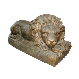 Lying lion bronze statue