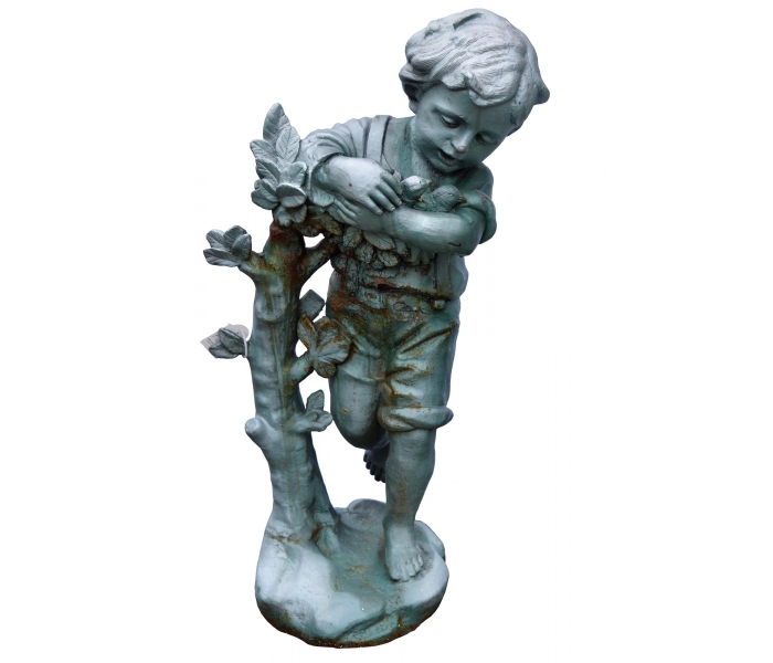 Escultura niño con pájaros de hierro...