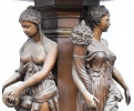 Fuente de bronce con esculturas de las virtudes