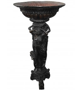 Fuente realizada en bronce compuesta por tres mujeres con peana de esfinges