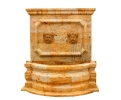 Fuente de pared con dos cabezas realizada en mármol