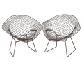 Pareja de butacas de hierro "Diamond Chair" según diseño de Harry Bertoia