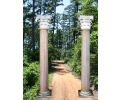 Pareja de columnas clasicas en estilo corintio en mármols blanco de carrara y marrone italiano