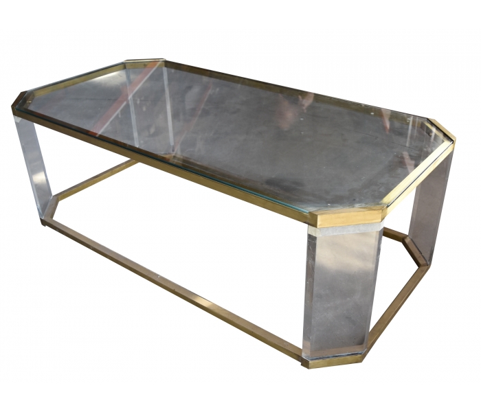 Mesa realizada en hierro, cristal y metacrilato.