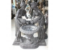 Fuente de pared de bronce con esculturas de mujeres con cántaro