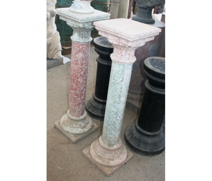 Pareja de columnas antiguas dos colores