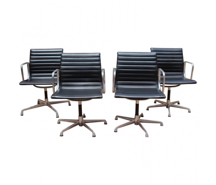 Set de sillas de dirección de Eames...