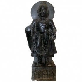 Escultura de Buda en pie...