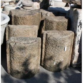 Pilastra en piedra antigua