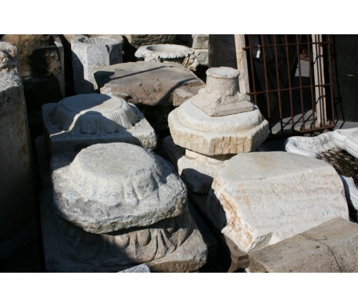 Assortment of stone column pedestals...