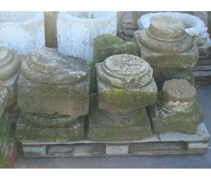 Basamentos de columnas S XVII y XVIII