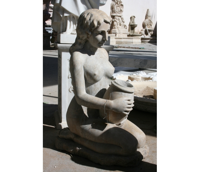 Escultura de mujer de mármol tallada...