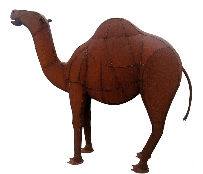 Escultura de camello realizada en hierro