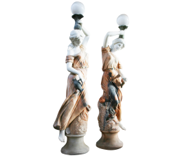 Pareja de esculturas de mujeres lampareros en varios tipos de mármol tallado a mano