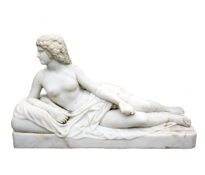 Mujer tumbada de mármol hecha a mano