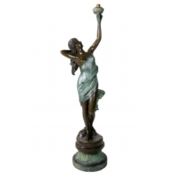 Estatua de bronce de mujer...