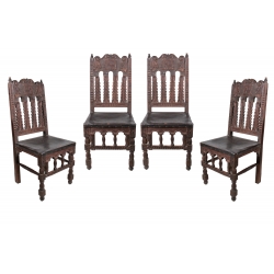 Set de cuatro sillas de madera