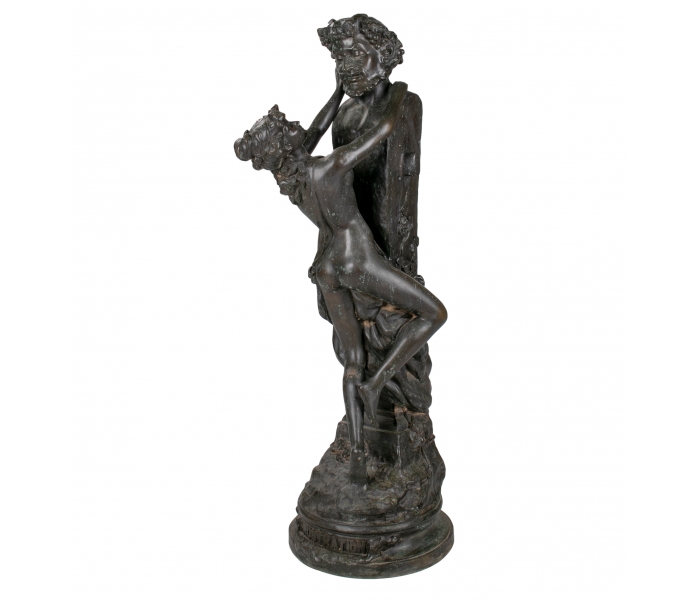 Escultura de bronce antigua. Mujer...