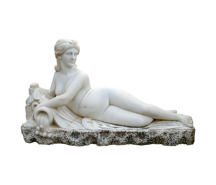 Escultura de mujer desnuda tumbada en...