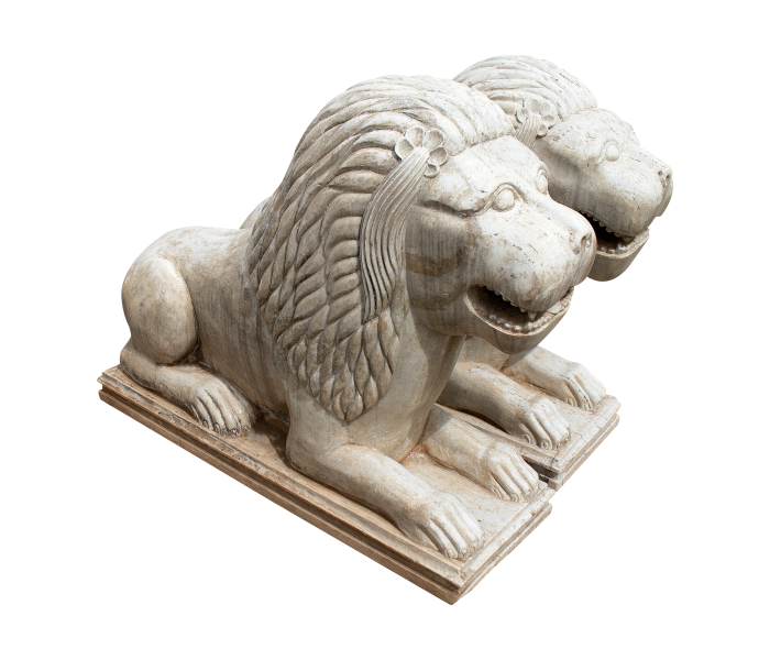 Pareja de leones tumbados de mármol
