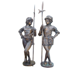 Pareja de esculturas de guardias suizos en bronce