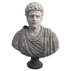 Busto de emperador romano...