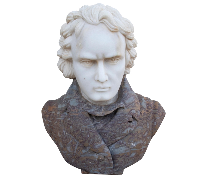 Busto de mármol  de Beethoven en dos...