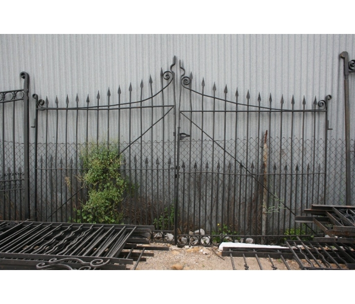 Puerta de hierro realizada en forja