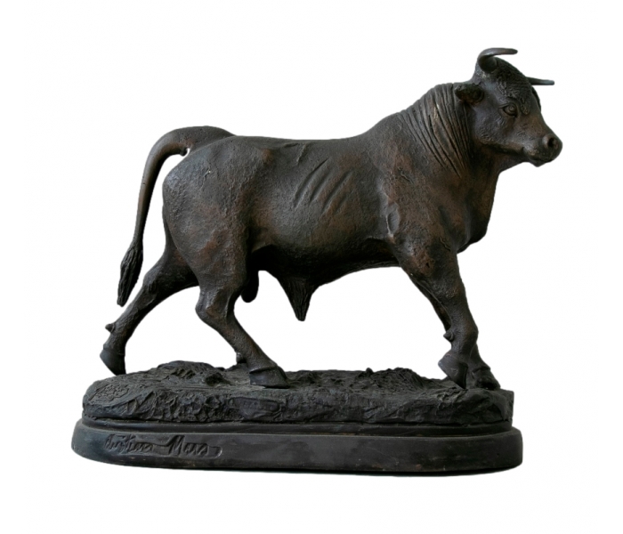 Bull figure in bronze