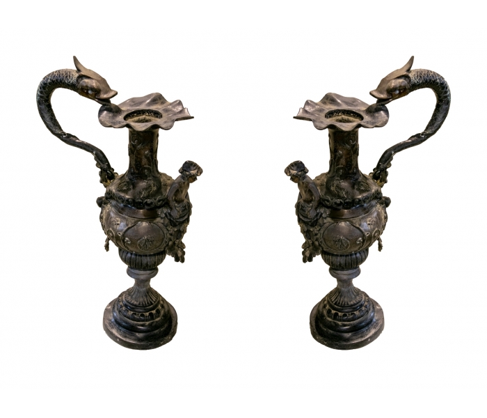 Pair of decorative jugs made in bronze