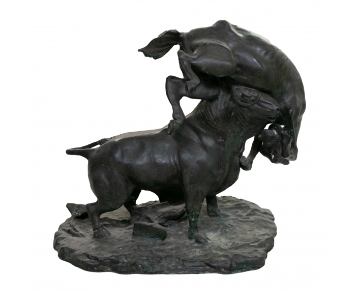 Figure of a bronze bull fighting