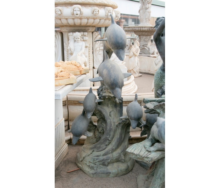 Fuente y escultura de bronce con...