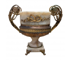 Copa francesa de alabastro y bronce del siglo XIX