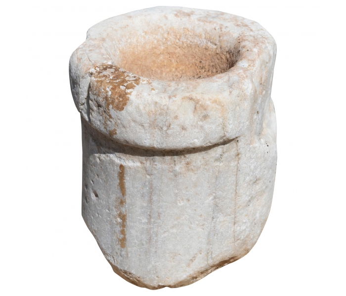 Pila de piedra tallada a mano