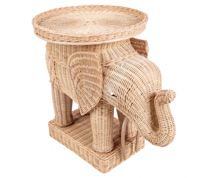 Mesa auxiliar de mimbre con forma de...