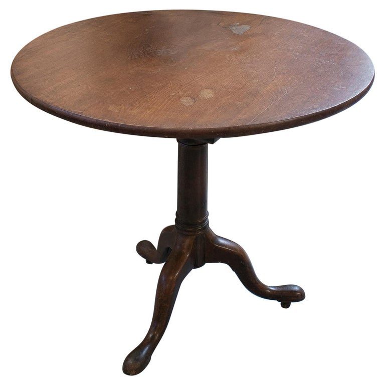 Mesa inglesa de pedestal redondo con ruedas de bronce del siglo XIX
