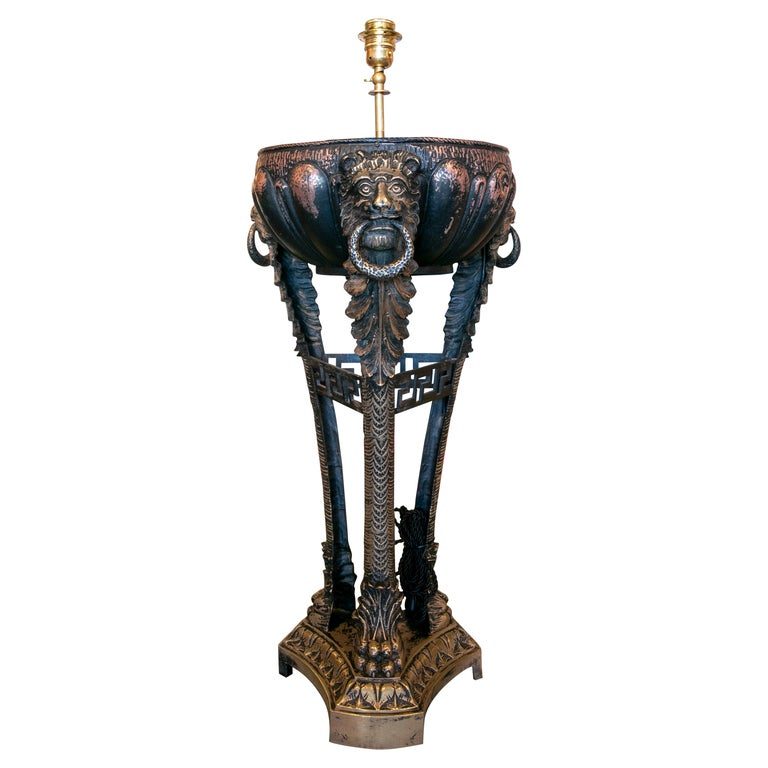 Lámpara de mesa de metal de los años 90 decorada con leones